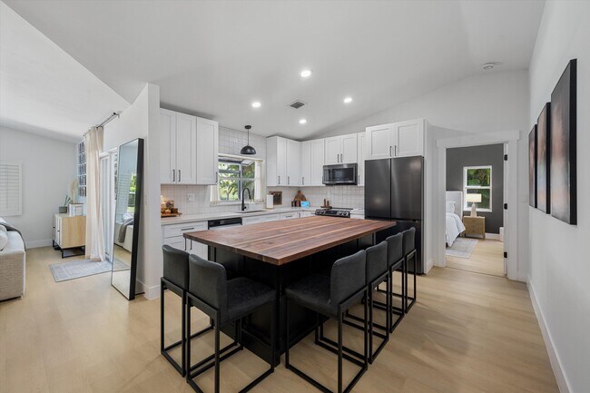 Building Photo - 10561 Paso Fino Dr