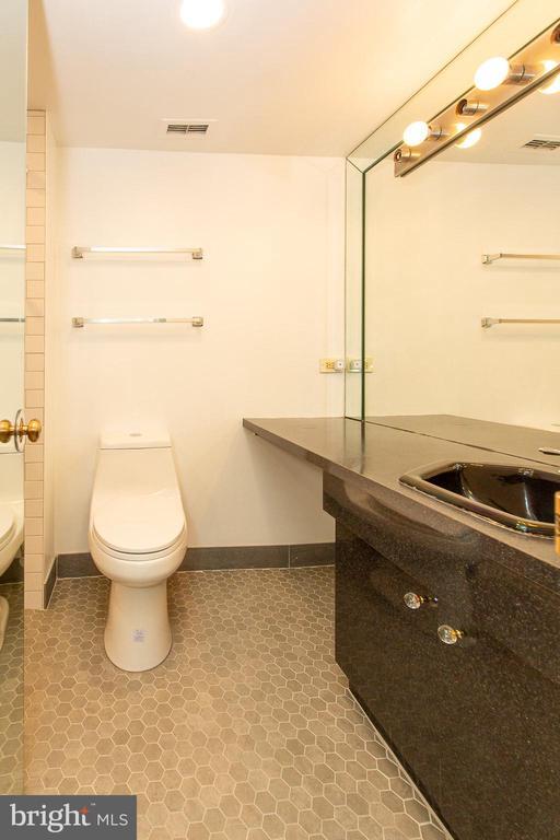 Building Photo - 20930 Valley Forge Cir