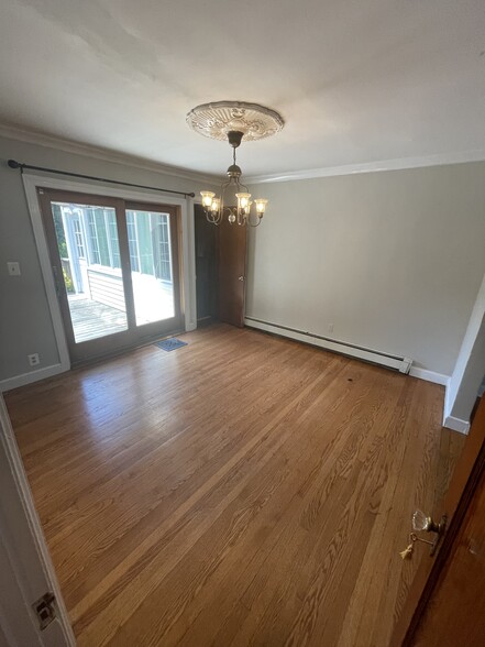 Dinning - 358 Prospect Ave