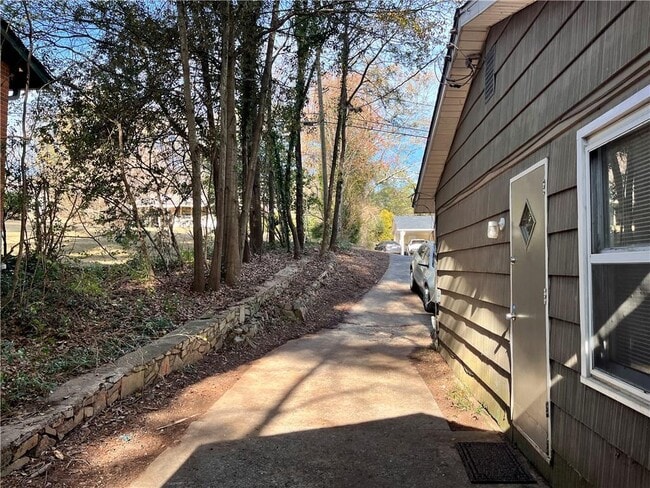 Building Photo - 2078 Glenroy Dr