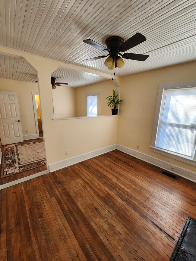 Building Photo - 4br/2ba House in Downtown (Durham)