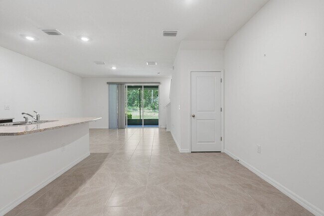 Building Photo - 13753 NW 9 Rd