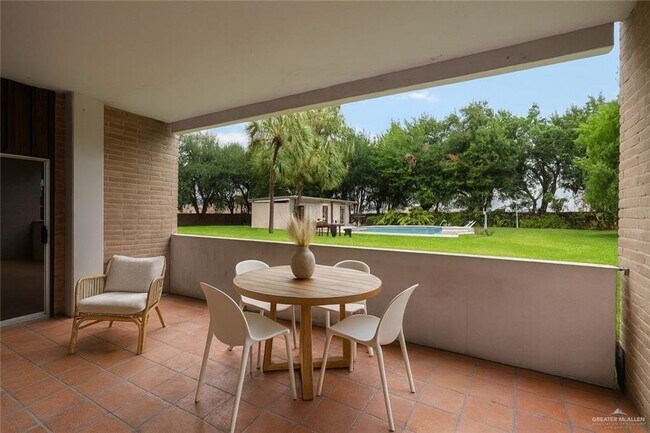 Building Photo - 2200 S 10th St