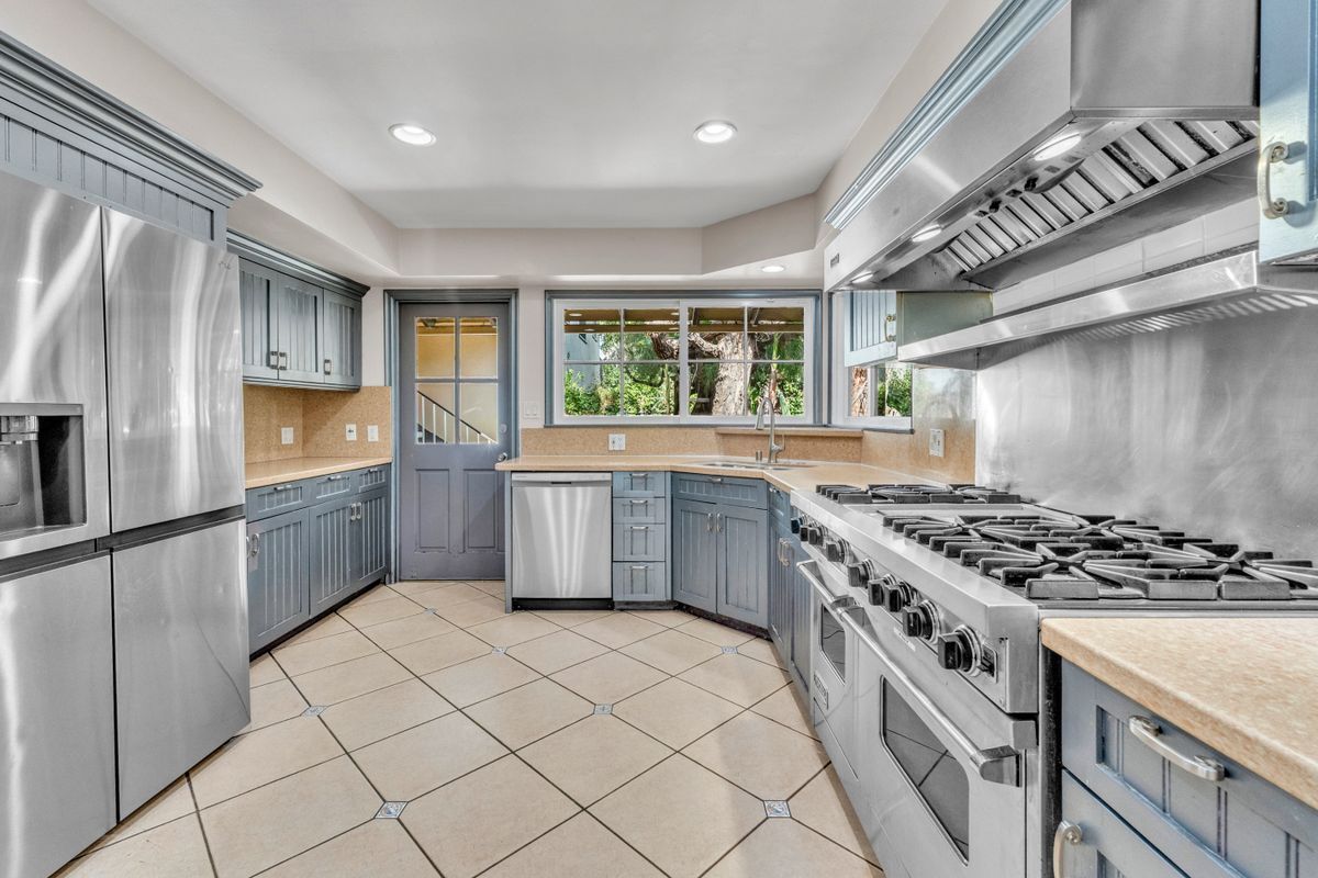 Building Photo - 16553 Hartsook St