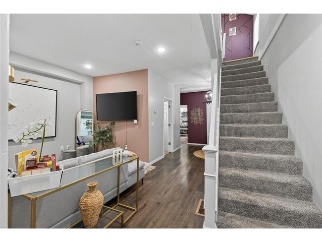 Building Photo - 884 Westminster St