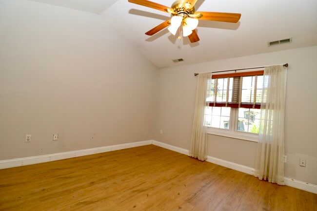 Building Photo - 45 Harbor View Ln