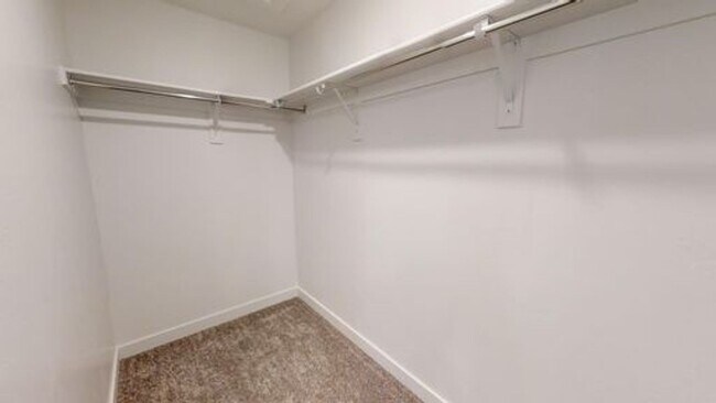 Building Photo - LUXURY TOWNHOME IN OREM!!!