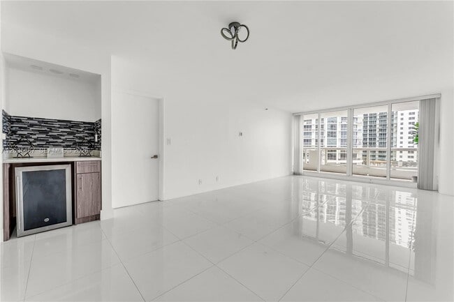 Building Photo - 1717 N Bayshore Dr
