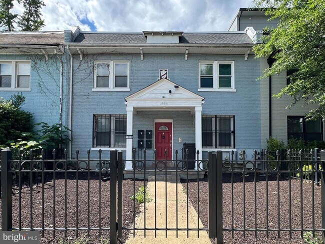 Primary Photo - 1652 West Virginia Ave NE