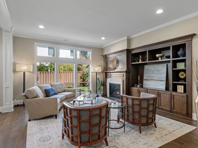 Building Photo - Beautiful & Bright Newer Home with Luxurio...