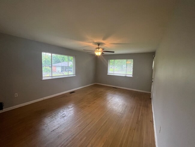 Building Photo - Nuce 3 br. Home for rent near LR Air Force base