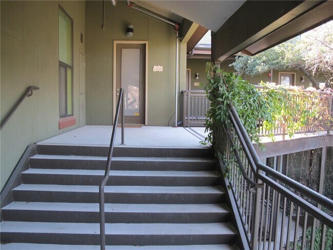 Building Photo - 911 Keith Ln