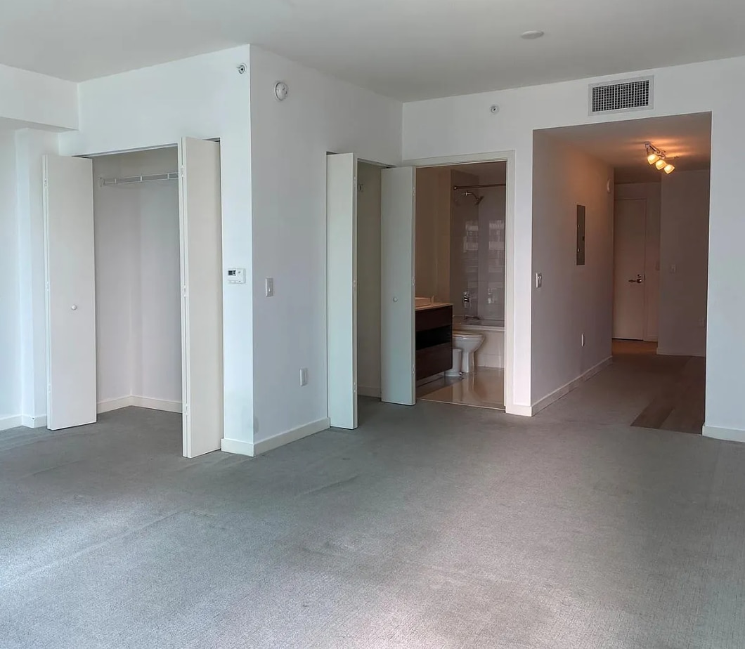 Building Photo - 1100 S miami Ave