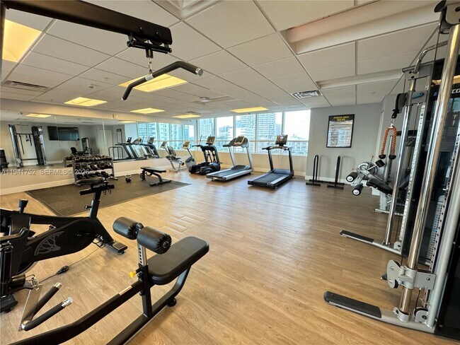 Building Photo - 321 NE 26th St