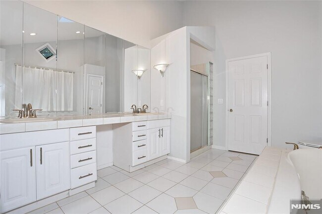 Building Photo - 69 Pittis Ave