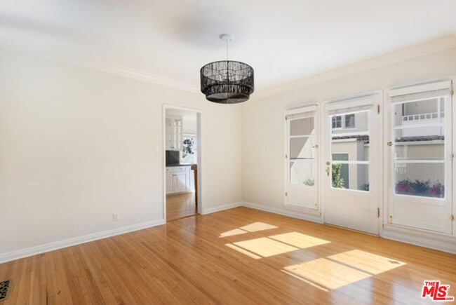 Building Photo - 8664 W Olympic Blvd