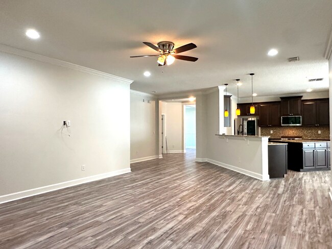 Building Photo - 95013 Poplar Way