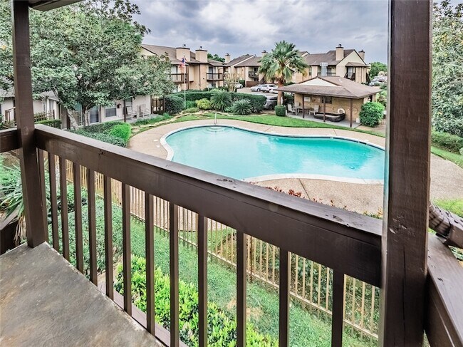 Primary Photo - 1500 Bay Area Blvd