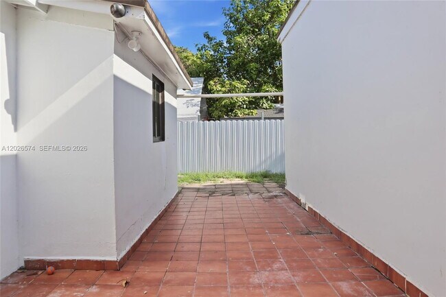 Building Photo - 1330 SW 74th Ct