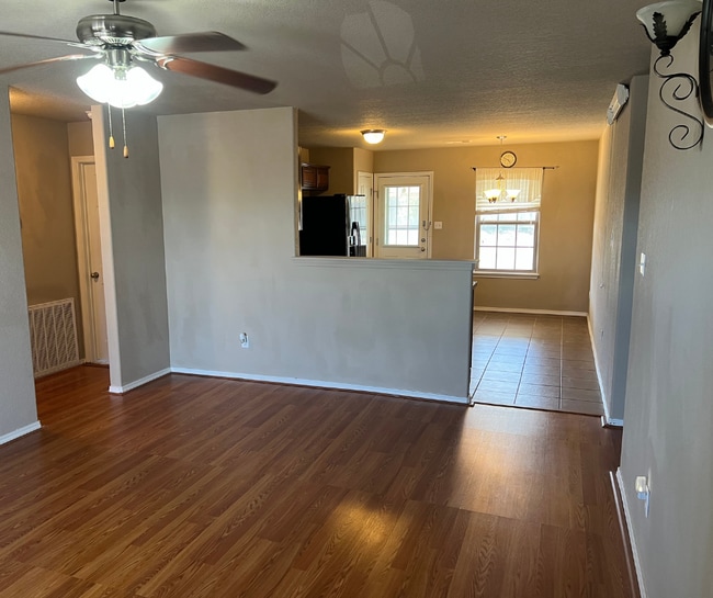 Building Photo - 221 Regency Dr