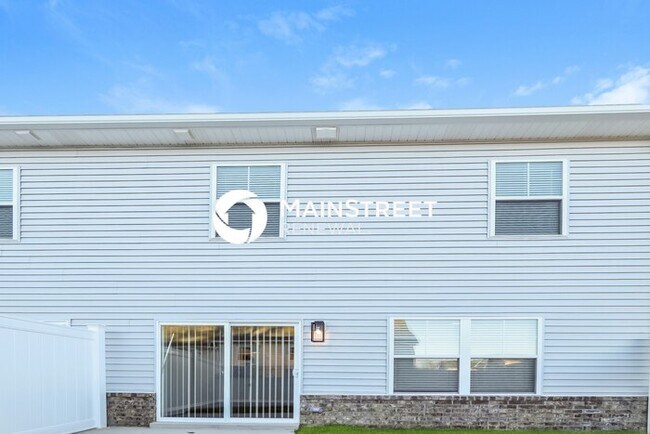 Building Photo - 3 Bedroom Pet-Friendly Home in Jeffersonville, IN with Main Street Renewal