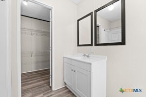 Building Photo - 40 Locust Dr