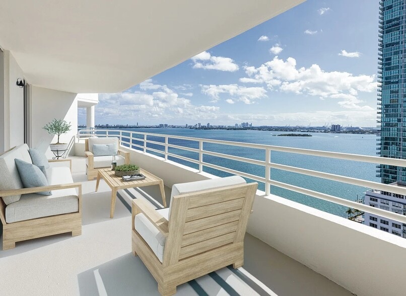 Building Photo - 555 NE 34th St