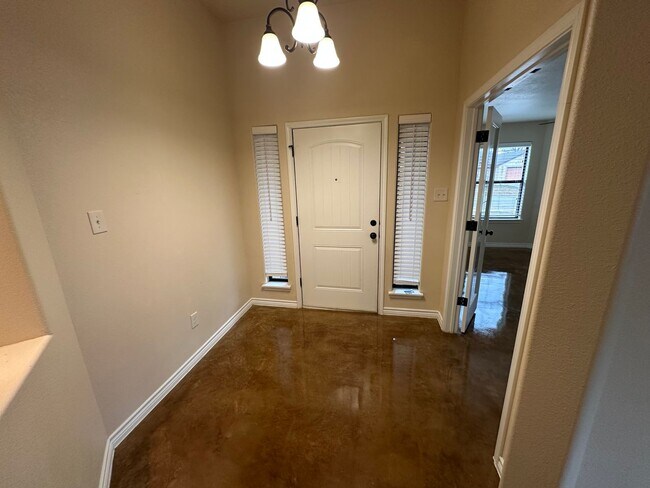 Building Photo - AVAILABLE NOW!!