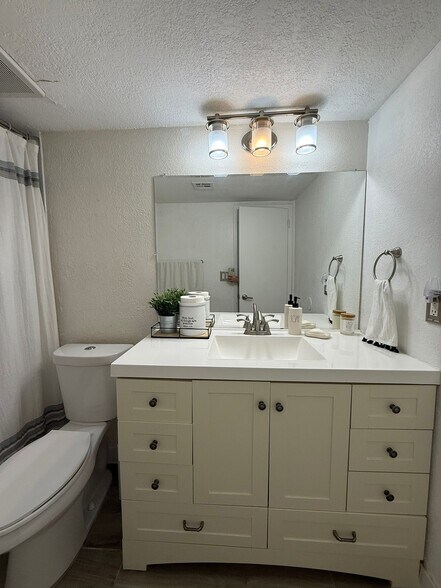 Guest bathroom - 4900 NW 79th Ave