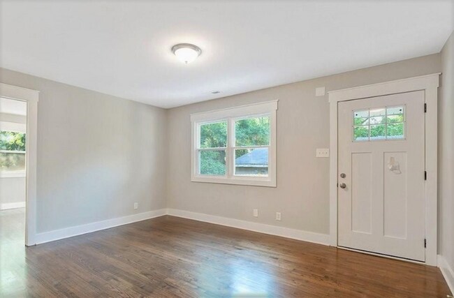 Building Photo - 116 N Hyde Park Ave