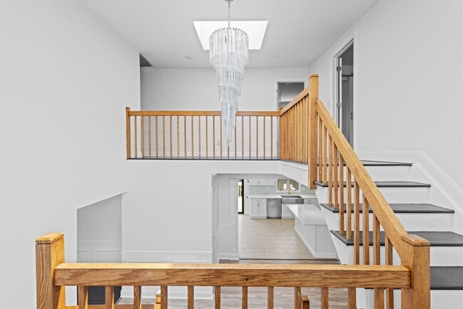 Building Photo - 275 Alfred Ave
