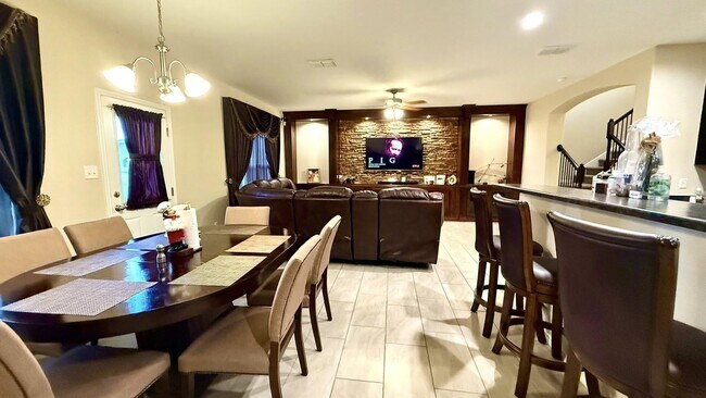 Building Photo - 3206 Hereford Dr