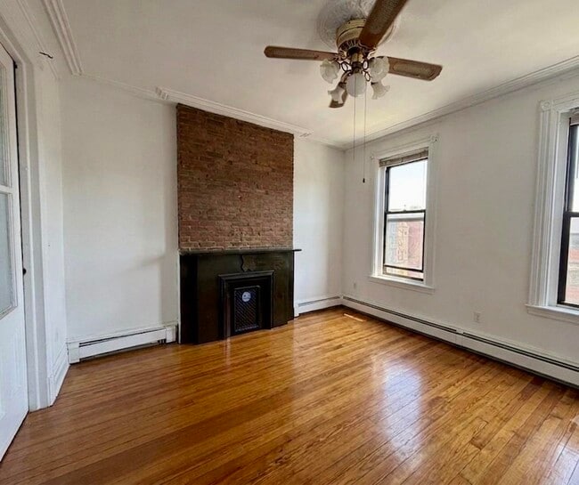 Building Photo - 104 14th St