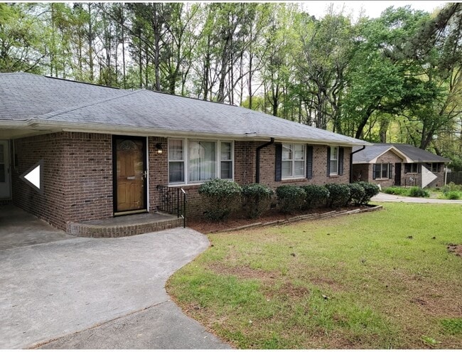Building Photo - 2965 Bobolink Dr