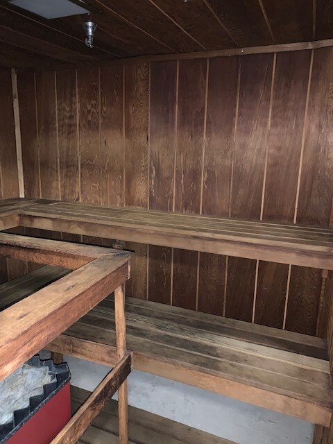 Sauna - 400 E Colonial Dr