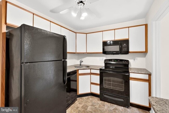 Building Photo - 107 Donzen Dr