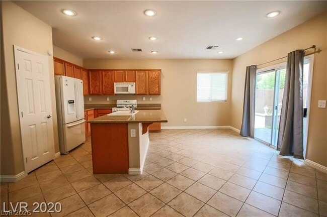 Building Photo - 9242 Grassy Weep Ct