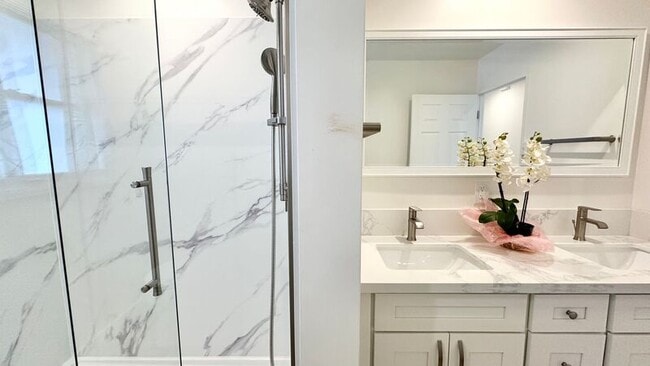 Building Photo - 2340 University Ave