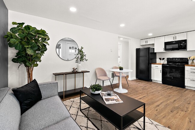 Building Photo - Newly Remodeled 1-Bedroom Duplex Unit with...