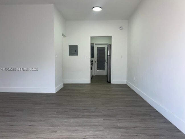 Building Photo - 2101 Normandy Dr