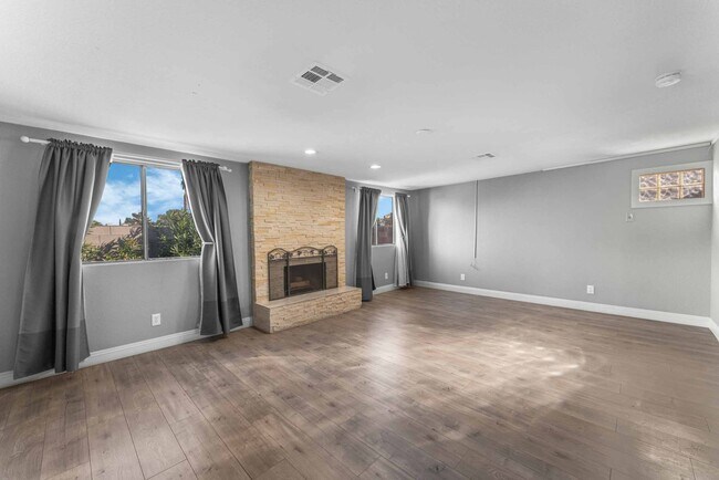 Building Photo - Welcome to your future home in the heart of Las Vegas!