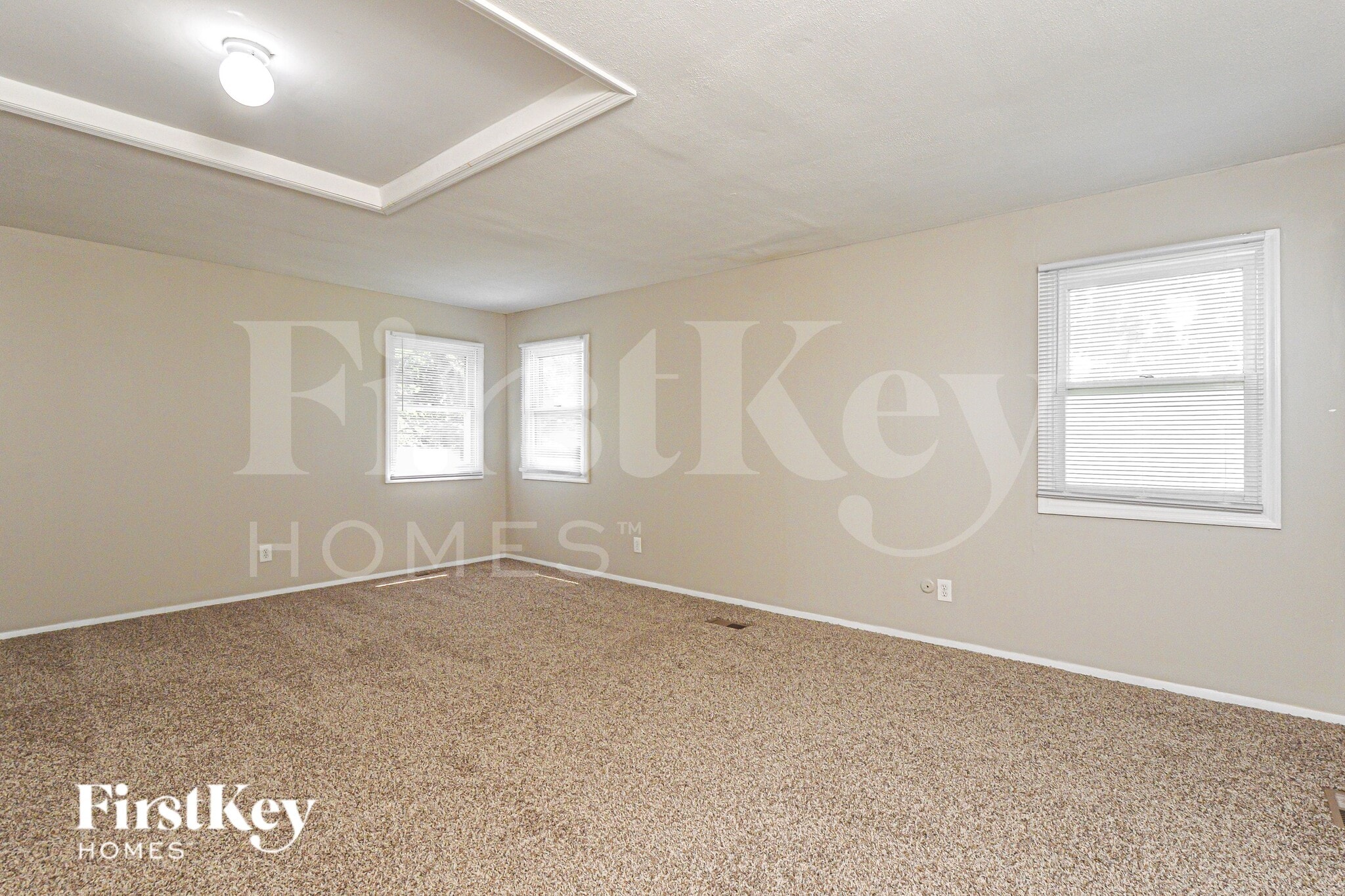 Building Photo - 611 W Oakwood Dr