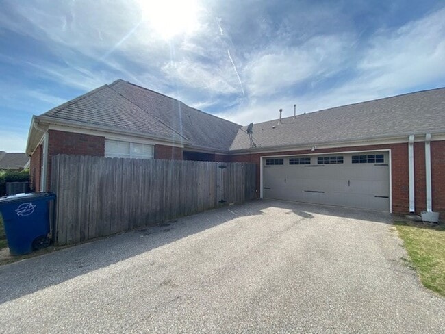 Building Photo - 9146 Glen Cove