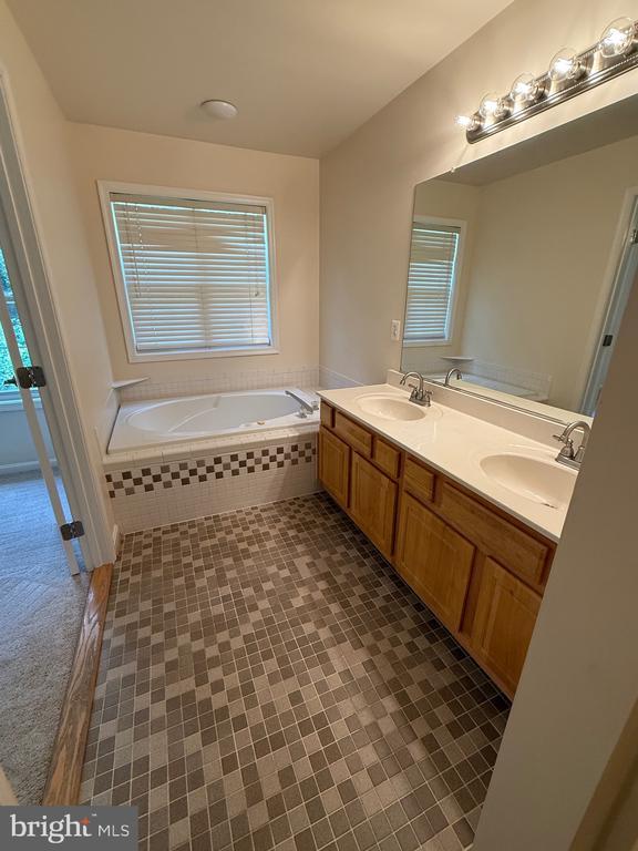 Building Photo - 61 Sire Way