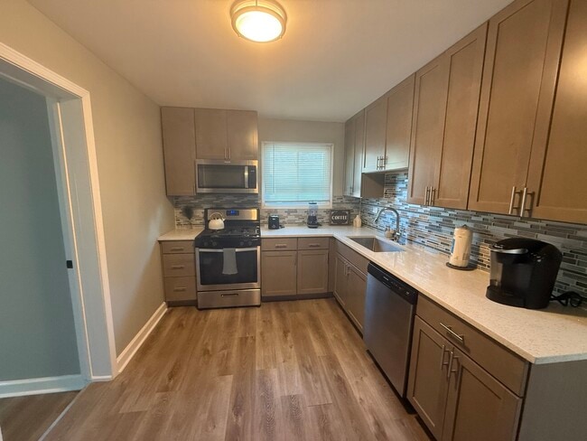 Building Photo - 362 Marion Ct