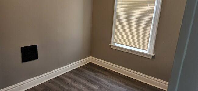 Building Photo - "Charming 2-Bedroom Duplex in St Louis – Your Next Cozy Retreat Awaits!"