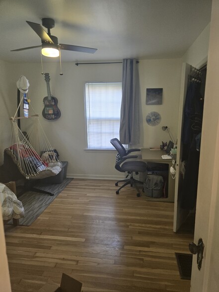 Ground Floor Bedroom - 6351 Broadway St