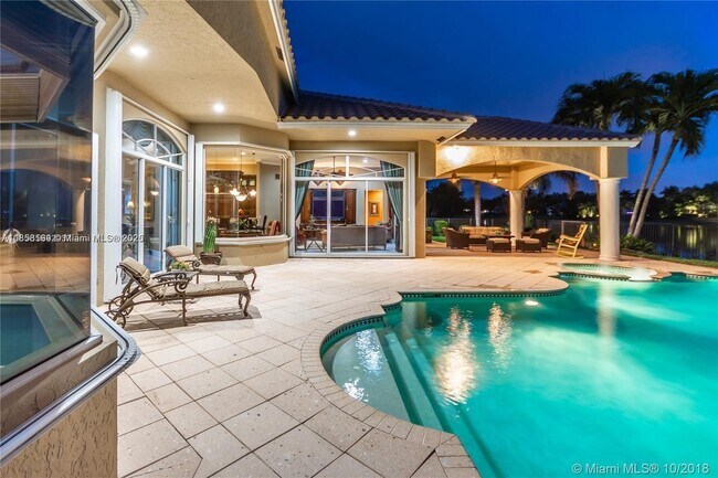 Building Photo - 2726 Meadowood Dr