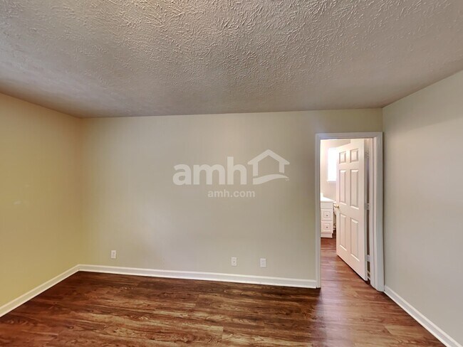 Building Photo - 166 Bradford Cir