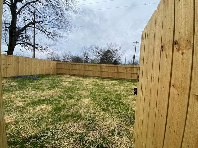 Building Photo - Inglewood 2/1 Duplex - Renovated - Fenced ...